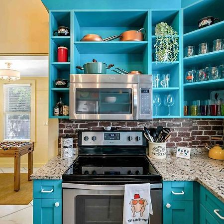 Friends Airbnb Themed 2Bed 2Bath Walkable To All Of Ybor タンパ エクステリア 写真
