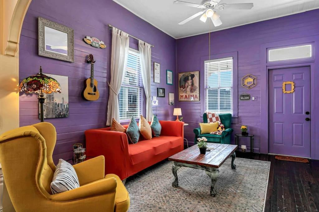 Friends Airbnb Themed 2Bed 2Bath Walkable To All Of Ybor タンパ エクステリア 写真