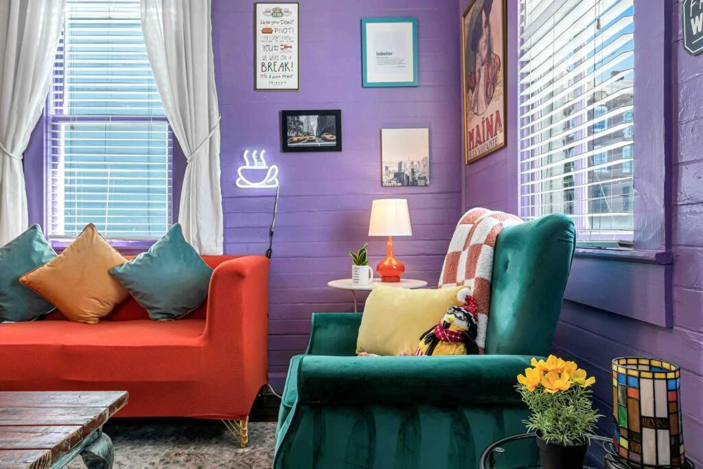 Friends Airbnb Themed 2Bed 2Bath Walkable To All Of Ybor タンパ エクステリア 写真
