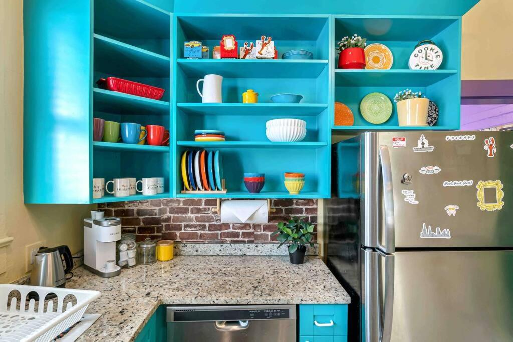 Friends Airbnb Themed 2Bed 2Bath Walkable To All Of Ybor タンパ エクステリア 写真