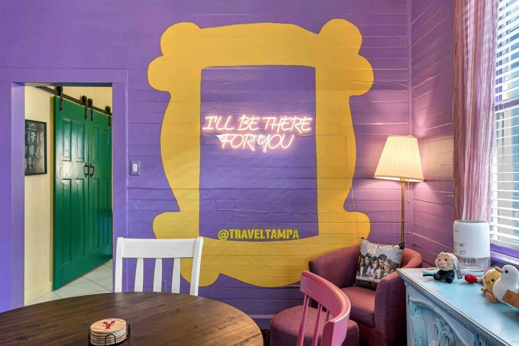 Friends Airbnb Themed 2Bed 2Bath Walkable To All Of Ybor タンパ エクステリア 写真