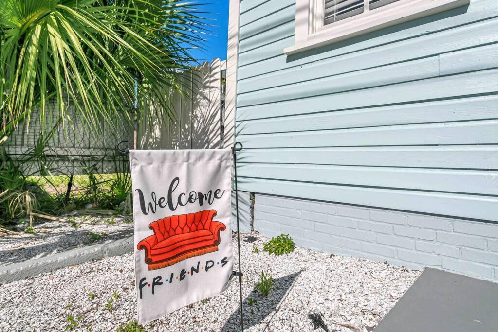 Friends Airbnb Themed 2Bed 2Bath Walkable To All Of Ybor タンパ エクステリア 写真